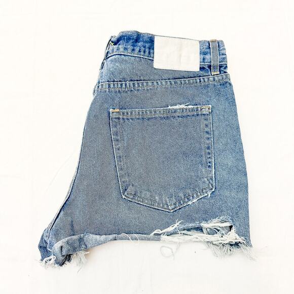 GRLFRND The Hayden Low Rise Boyfriend Short Button Fly Raw Hem Size 28 - Picture 7 of 7